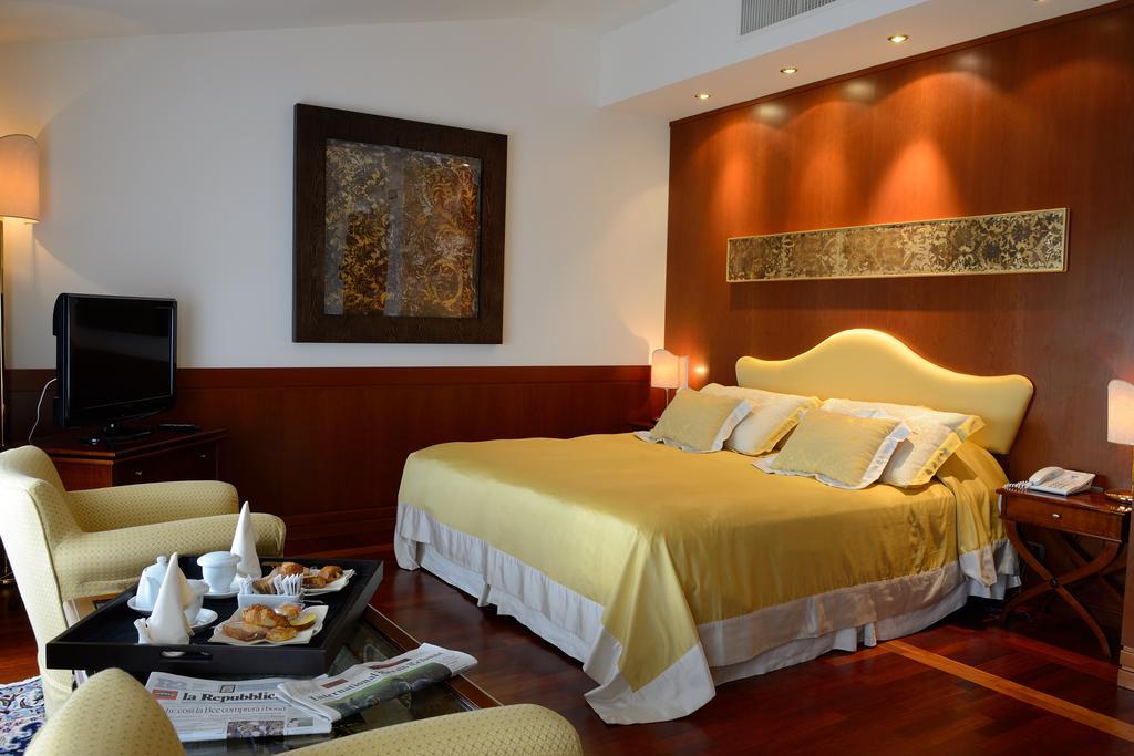 Bv Grand Hotel Asís Habitación foto